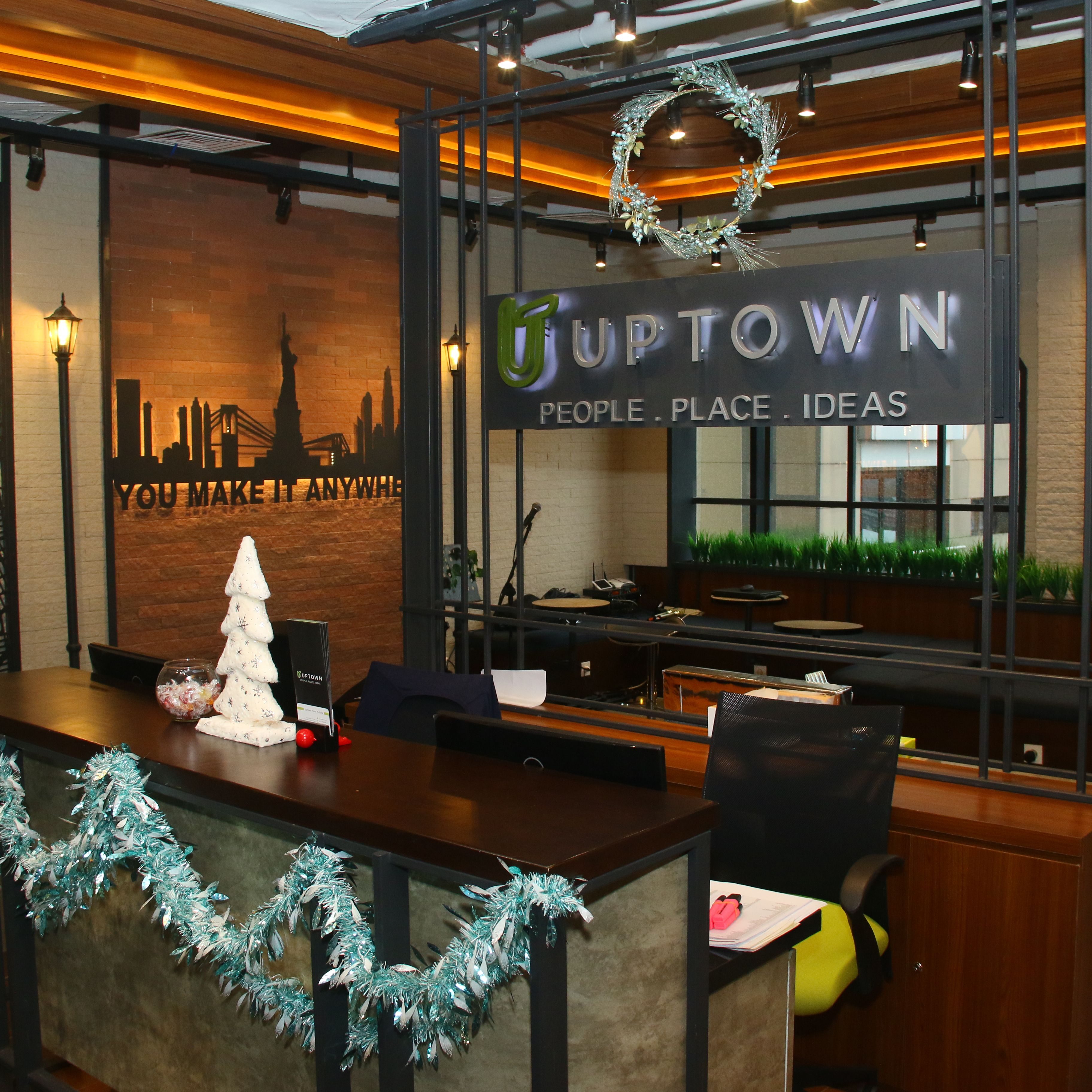 Receptionist Area di Uptown Serviced Office