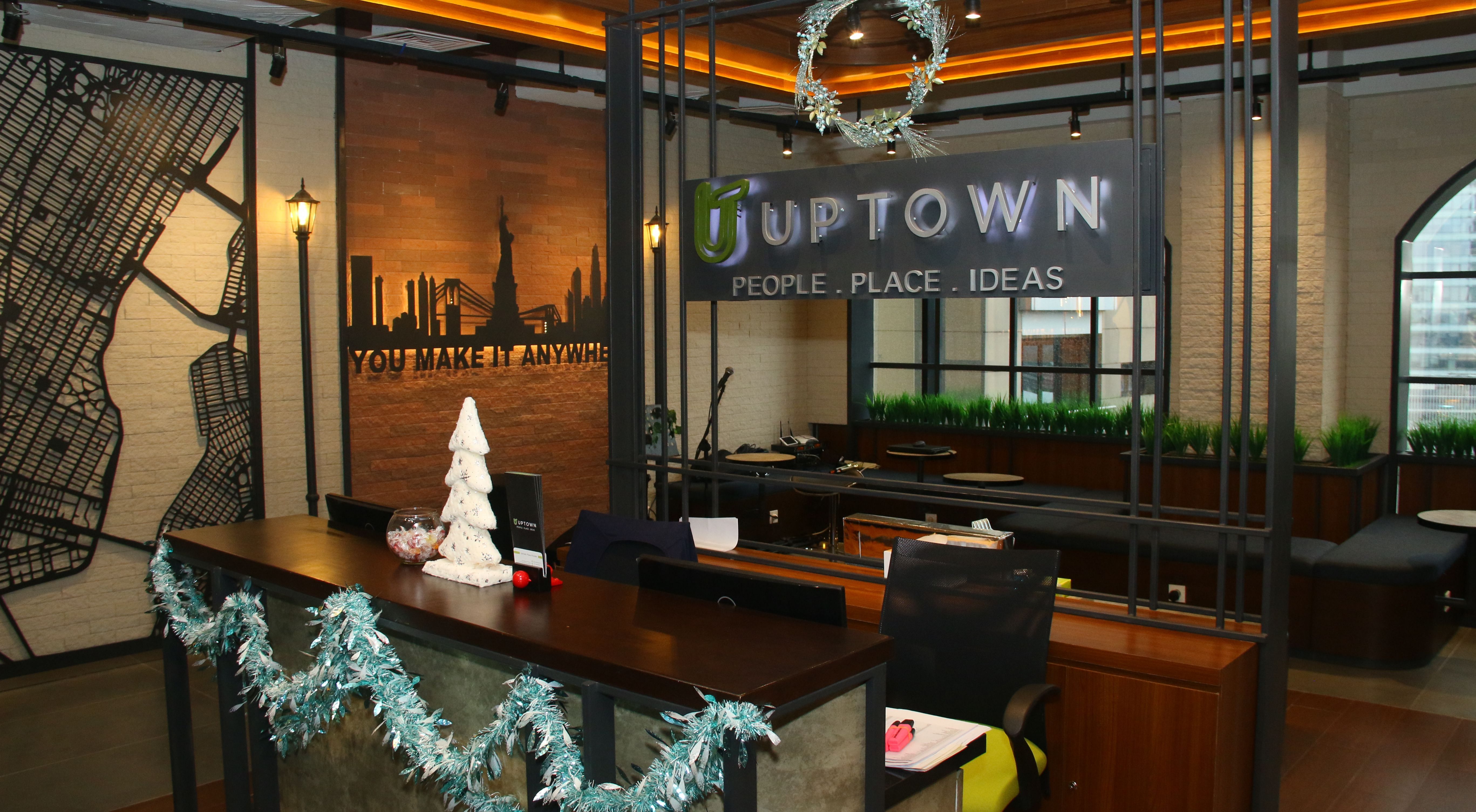 Receptionist Area di Uptown Serviced Office