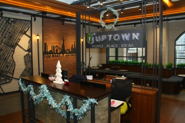 Receptionist Area di Uptown Serviced Office