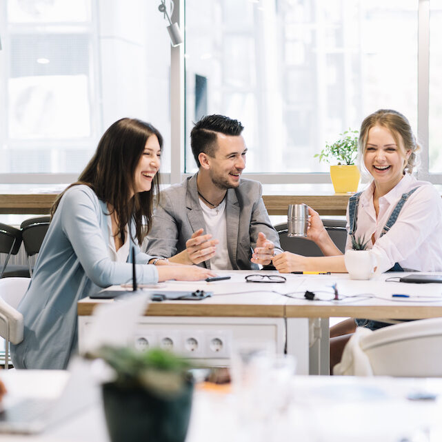 Cara efektif untuk mengusir rasa bosan di kantor