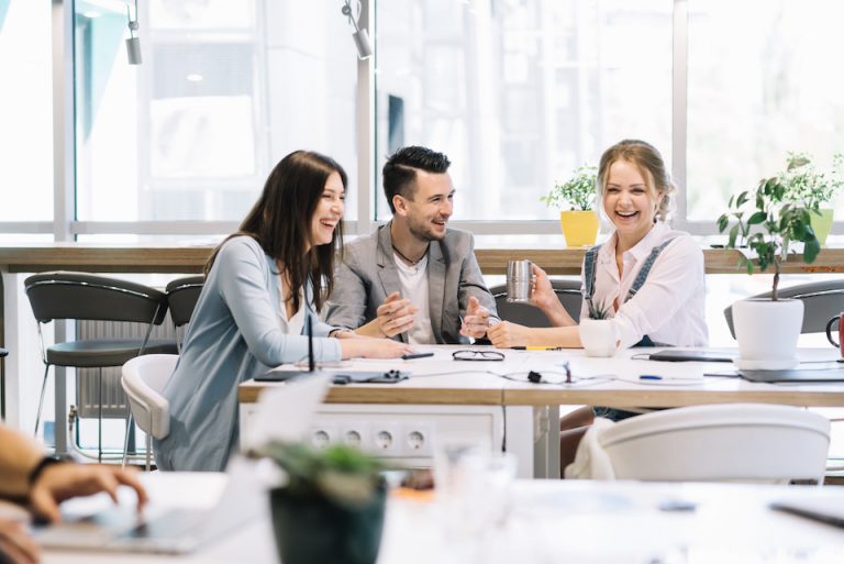 15 Cara Efektif Untuk Mengusir Rasa Bosan di Kantor