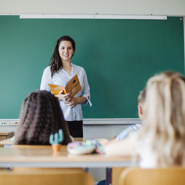 14 Pekerjaan Paruh Waktu Terbaik untuk Mahasiswa