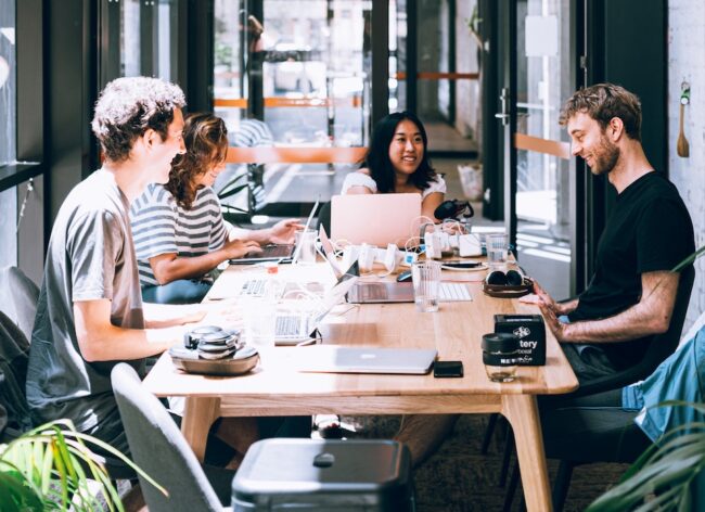 10 Fasilitas Meeting Room Yang Diperlukan Setiap Penyelenggara 1