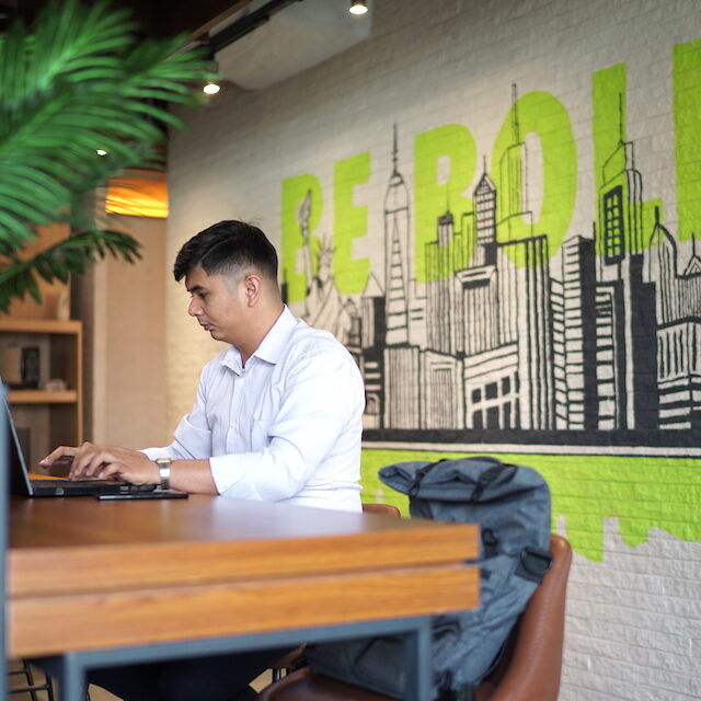 Fasilitas Co-working Space Ruangan Terbuka