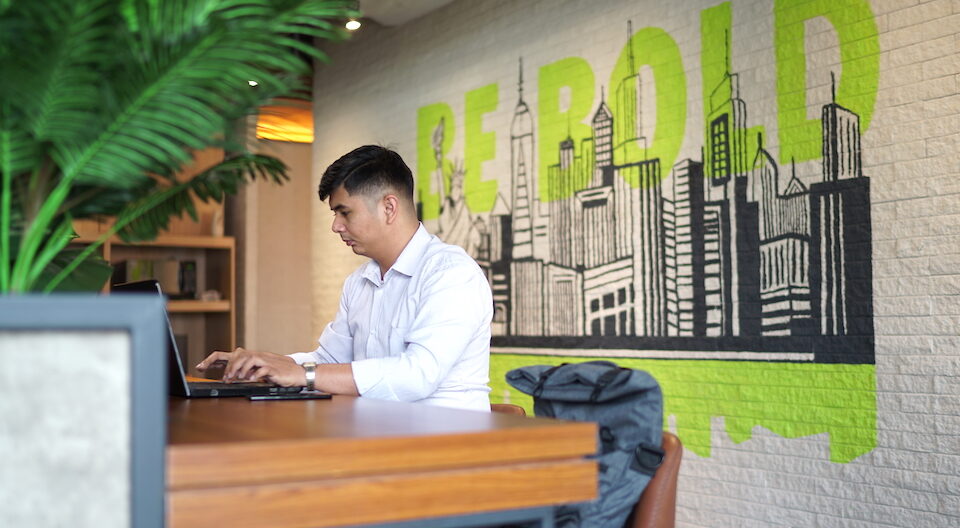 Fasilitas Co-working Space Ruangan Terbuka