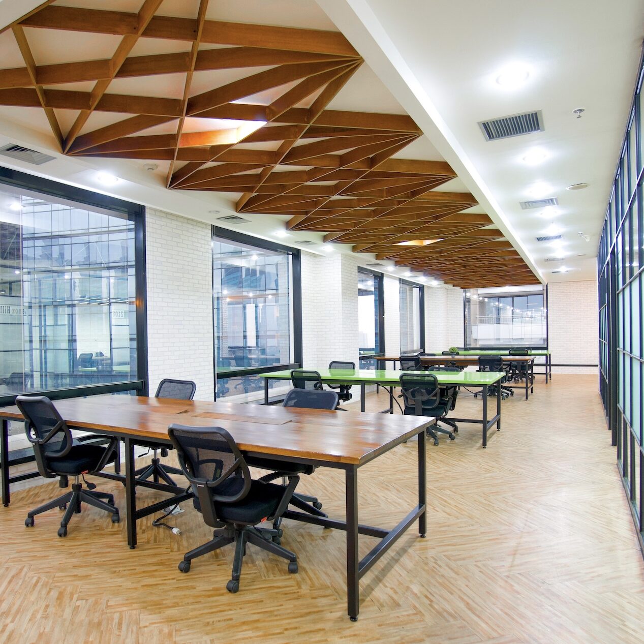 Uptown Coworking Space Lantai 21 Plaza Mutiara