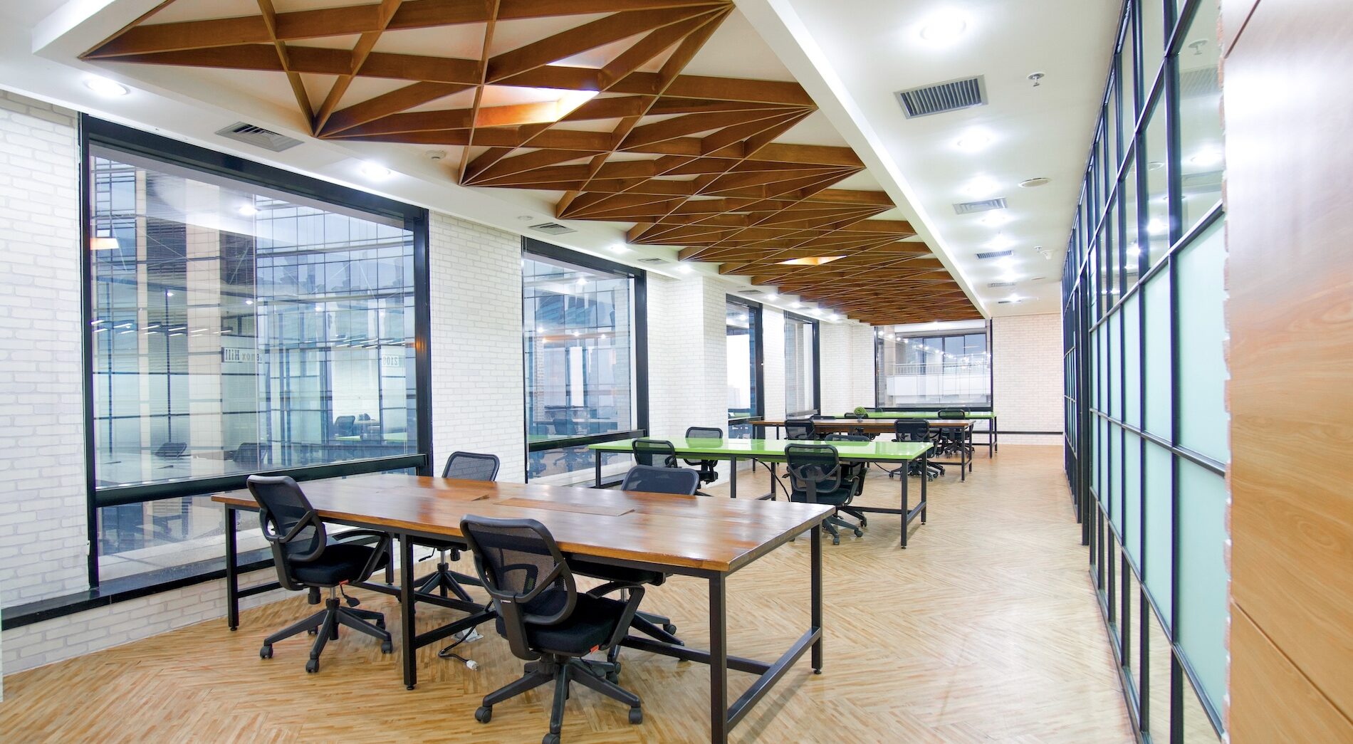 Uptown Coworking Space Lantai 21 Plaza Mutiara