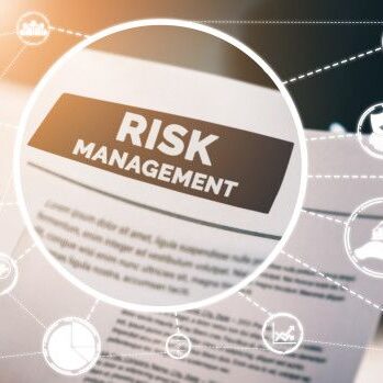 Premium Photo _ Risk management and assessment Pentingnya Mengetahui Tingkat Risiko Usaha Sebelum Memulai Bisnis