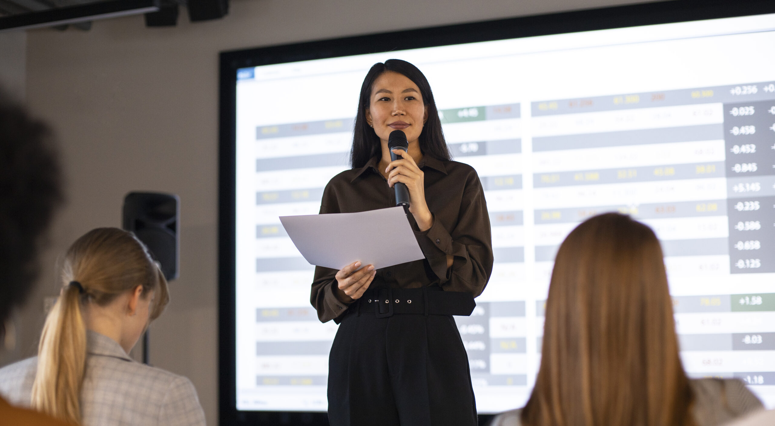 close-up-people-business-meeting