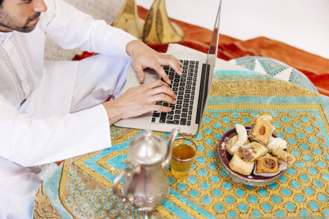 muslim-man-using-laptop (1)