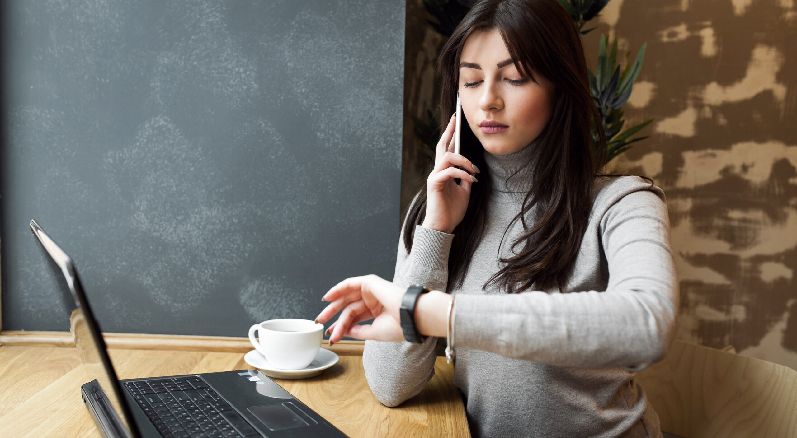 working-laptop-computer-woman-using